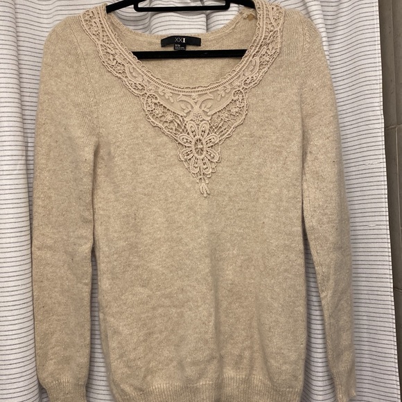 Beige Vintage Like Sweater - Picture 1 of 8